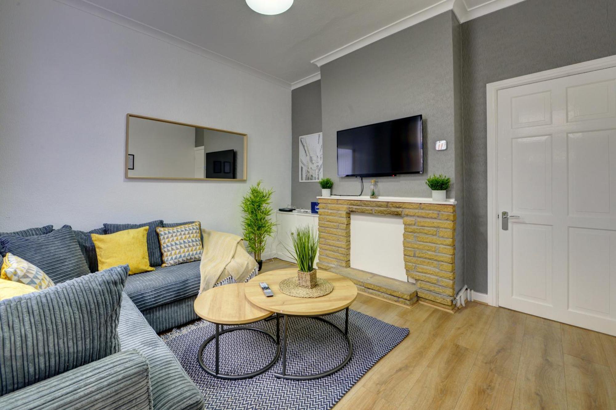 Modern 2Br Gem I Free Parking I Sleeps 5 Villa Coventry Kültér fotó