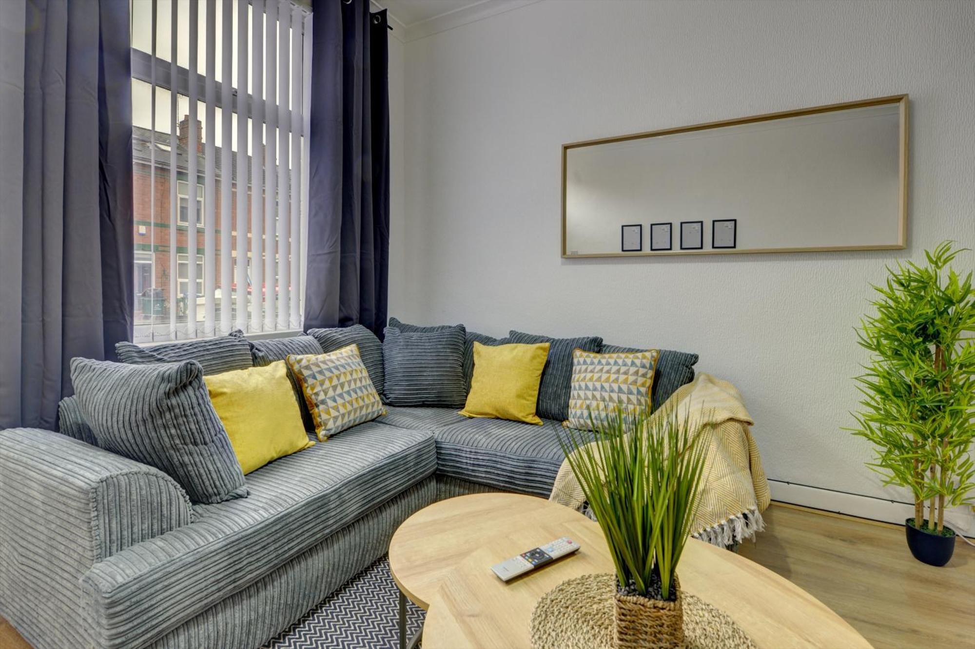 Modern 2Br Gem I Free Parking I Sleeps 5 Villa Coventry Kültér fotó