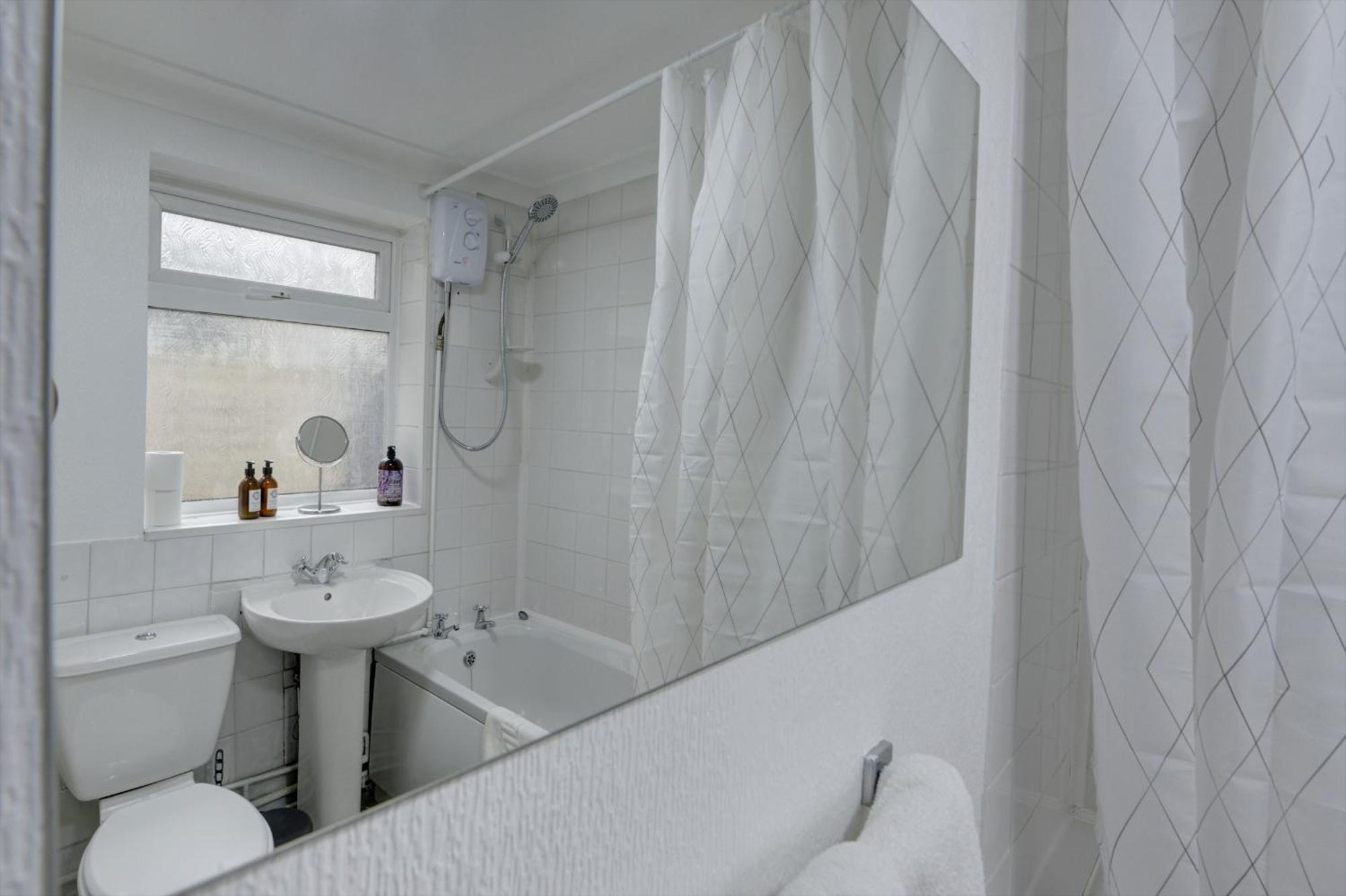 Modern 2Br Gem I Free Parking I Sleeps 5 Villa Coventry Kültér fotó